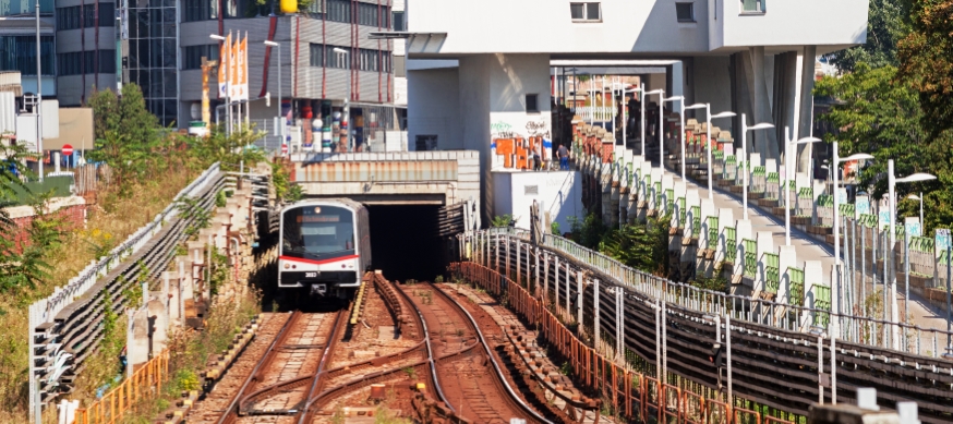 V-Zug Zug der Linie U4 zwischen der Station Spittelau und Friedensbrücke, August 2016