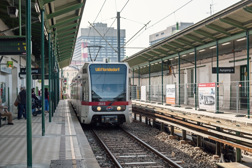 U6 Station Währingerstraße, T-Zug Richtung Floridsdorf, April 2016