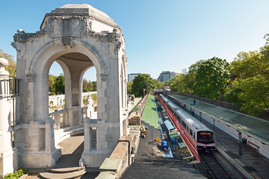 U4 Station Stadtpark,Dachsanierung und V-Zug, April 16