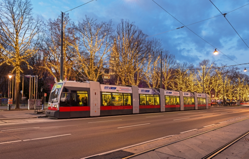 Linie 1 am Dr.Karl Renner Ring, Stadiongasse Fahrtrichtung Stefan Fadinger Platz