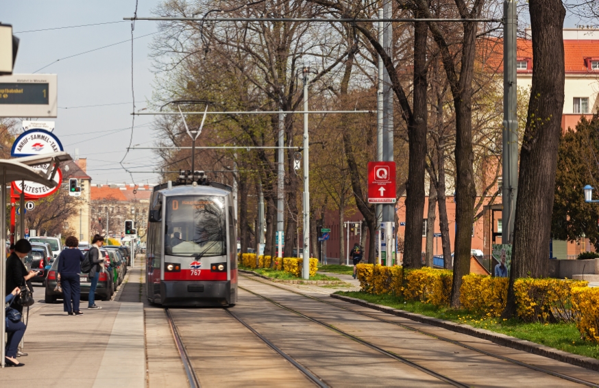 Linie D mit Type B1  Heiligenstädterstraße, April 16