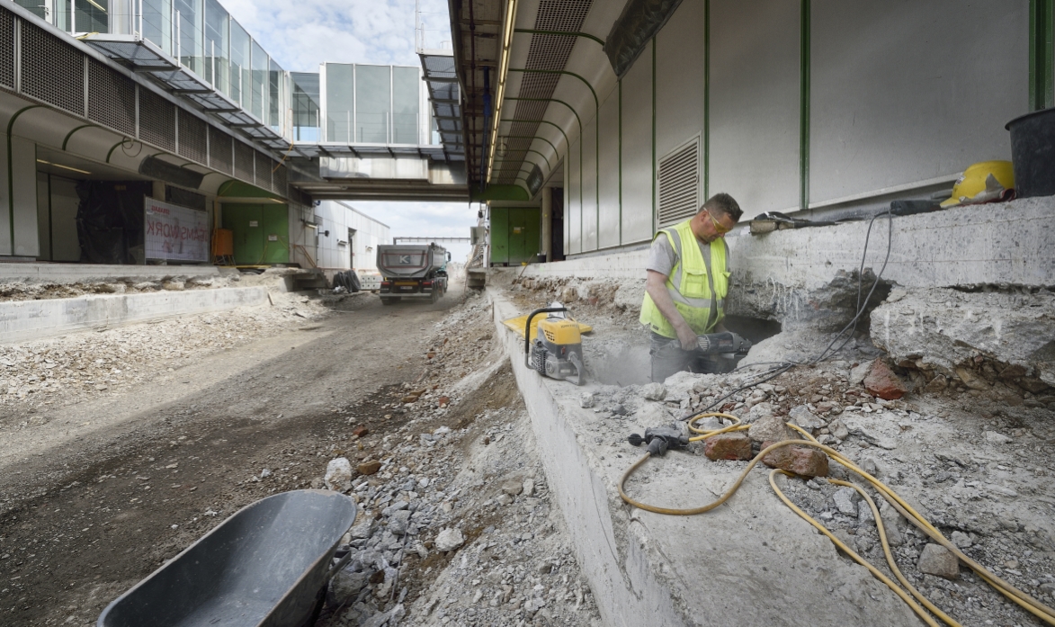 Fortschritt der Sanierungsmaßnahmen im Bereich der Station Braunschweiggasse.