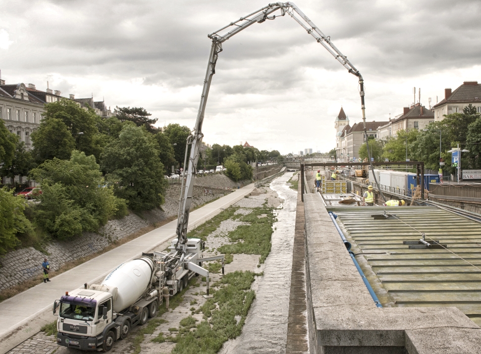 Betonierungsarbeiten im Bereich Braunschweiggasse.