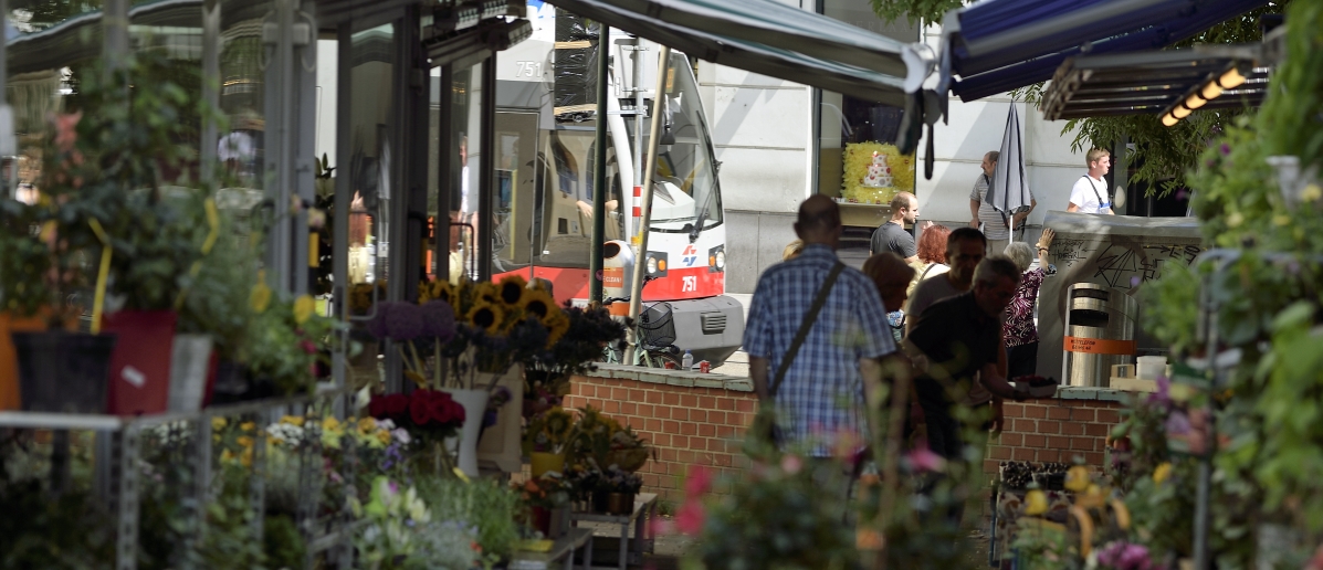 Straßenbahn der Linie 2 beim Kutschkermarkt.