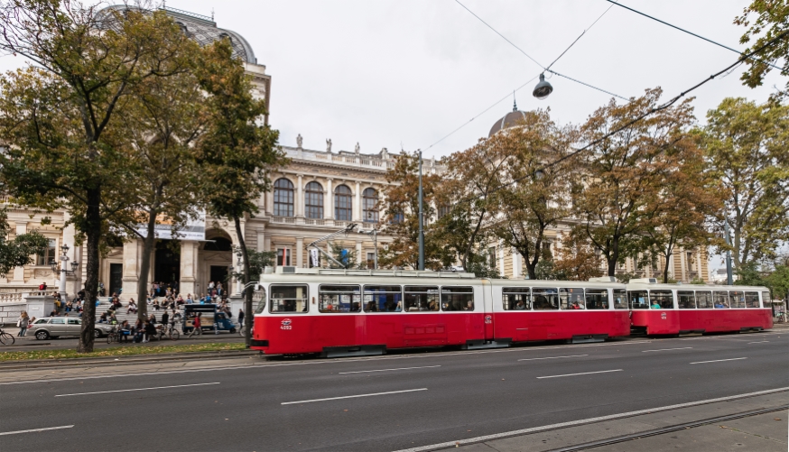 Linie 71 am UniRing bei der Universität Fahrtrichtung Simmering