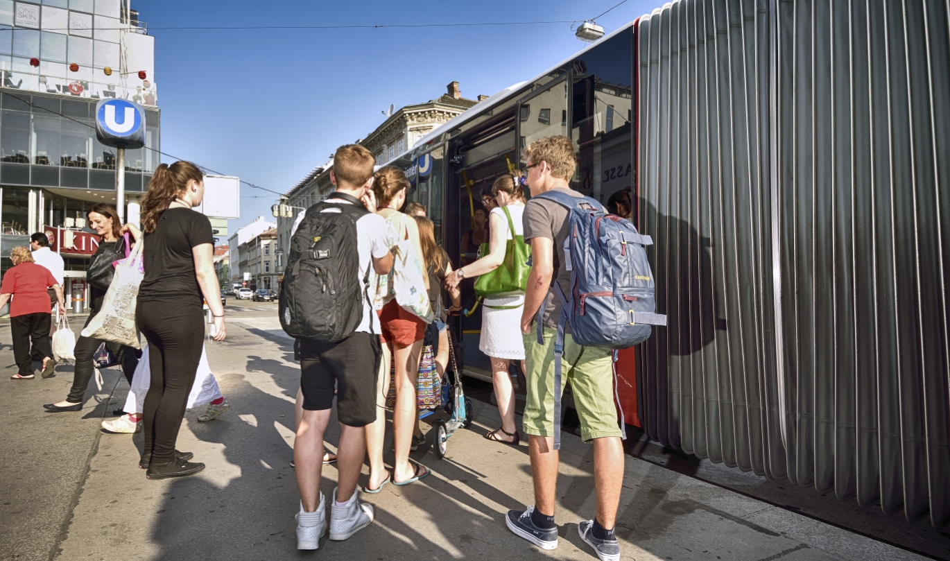 Bus der Linie 48A im Bereich Burggasse.