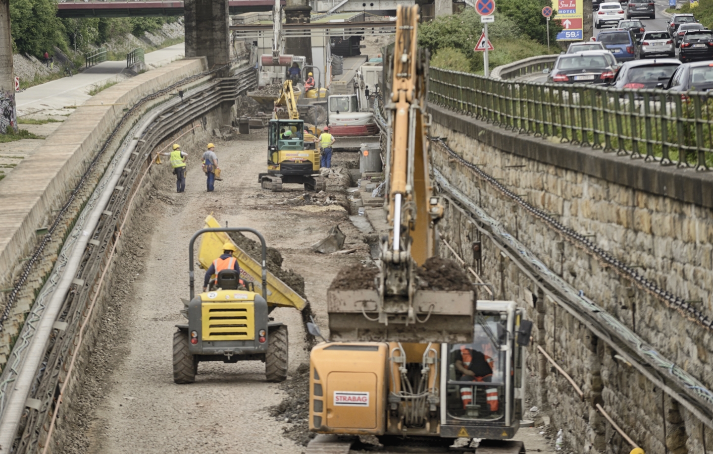 Fortschritt der Sanierungsmaßnahmen im Bereich zwischen den Stationen Ober St.Veit und Unter St. Veit Braunschweiggasse.