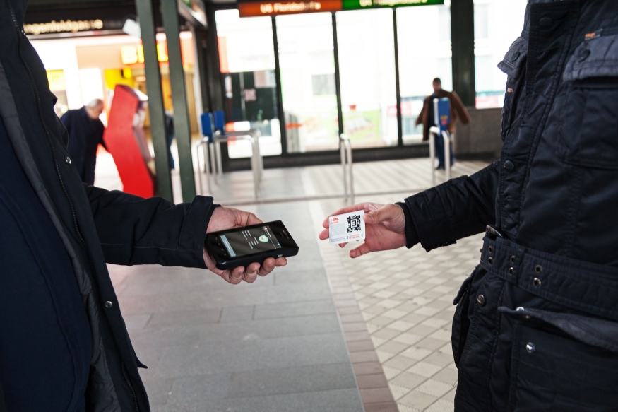 Neues Ausweis und Fahrscheinprüfgerät, März 2016