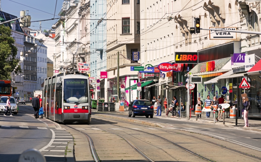 Linie 44 Station Skodagasse, Alserstraße, August 2016