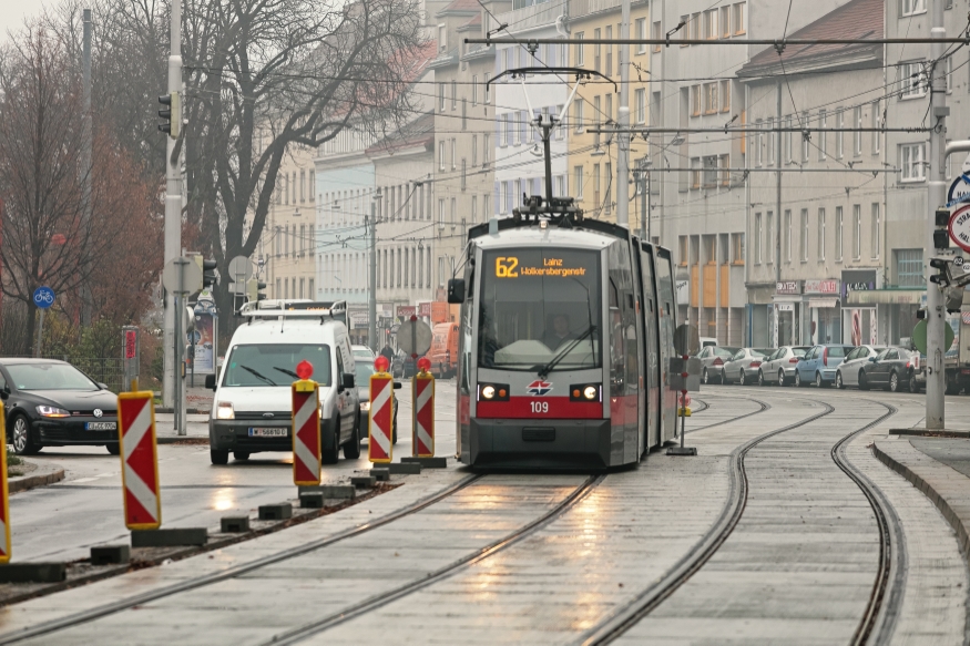 Linie 62  Breitenfurterstraße, Wienerbergbrücke