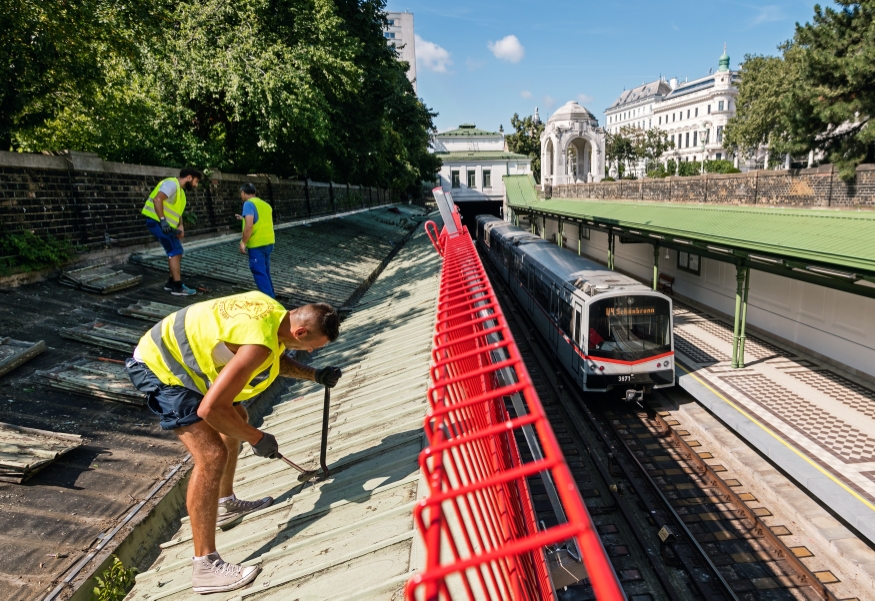 U4 Station Stadtpark, jetzt wird das Dach und der Bahnsteig Richtung Heiligenstadt saniert, 18.Juli 2016