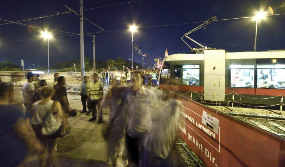 Am besten reist man mit den Wiener Linien zum Donauinselfest, dem größten Open-Air Festival Europas. So wie hier mit der Straßenbahnlinie 31.