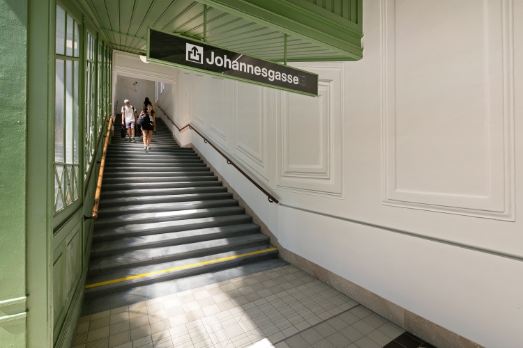 U4 Station Stadtpark, erster Bahnsteig und Stiegen wurden saniert. Juli 2016