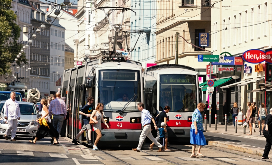 Linie 44 Station Skodagasse, Alserstraße, August 2016