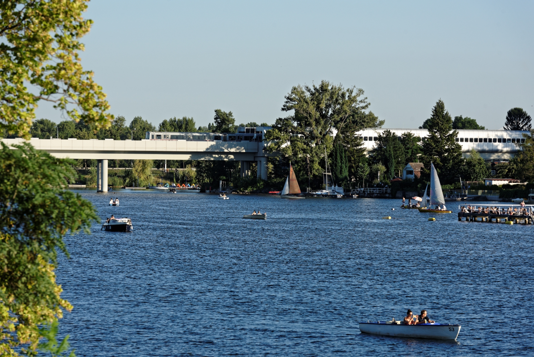 U1 Vorbeifahrt Alte Donau