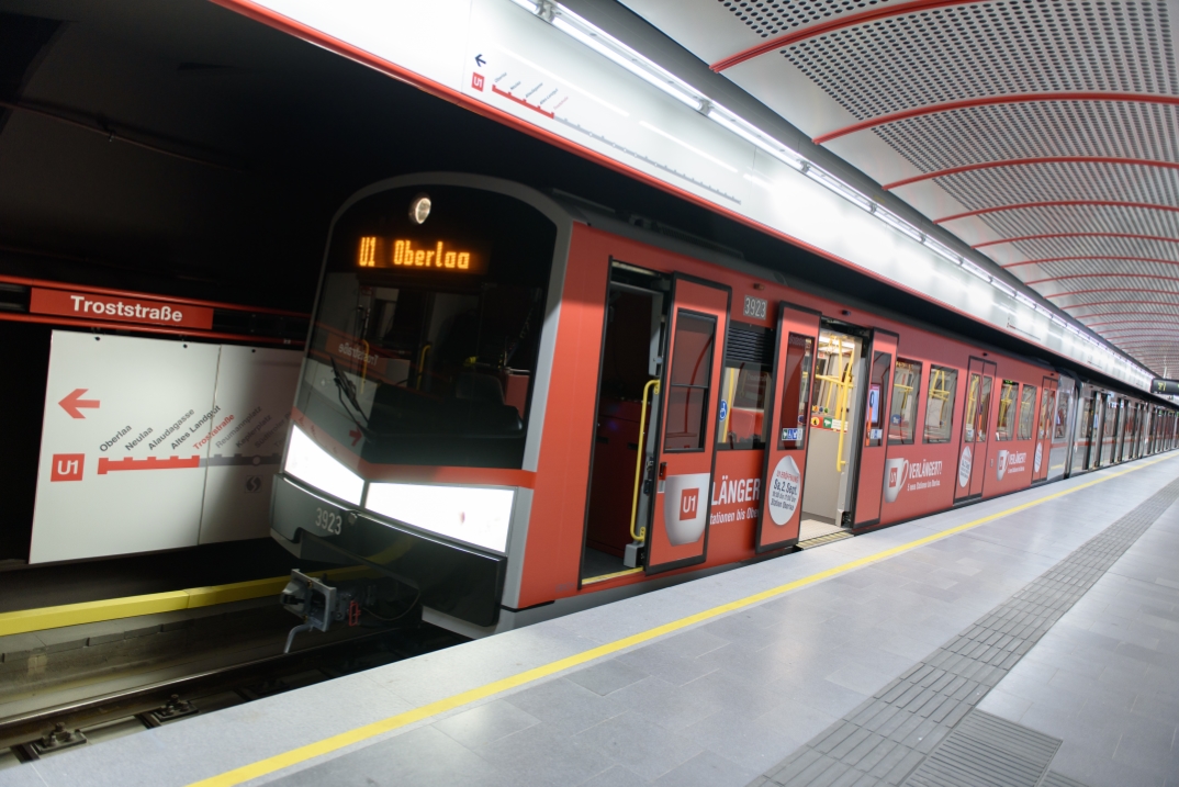 Vorbereitungen für die Eröffnung der U1 Erweiterung in der neuen U1 Station Troststrasse