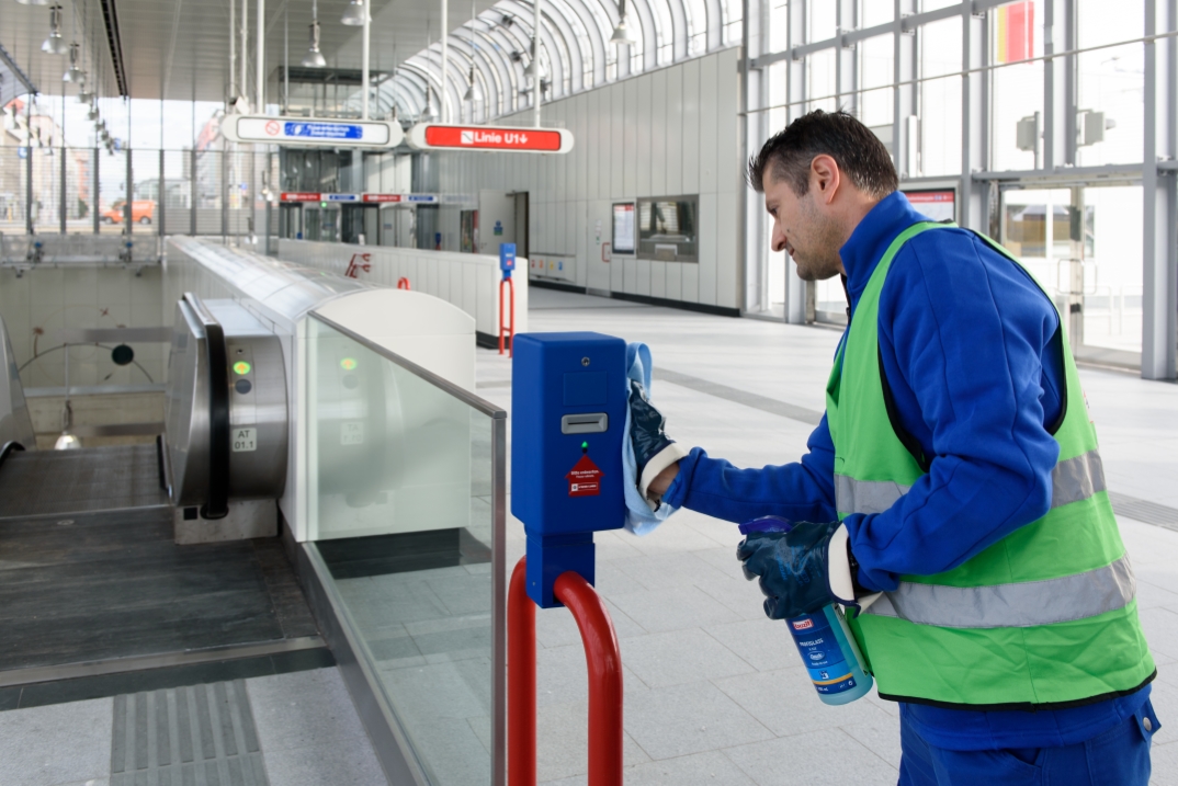 Vorbereitungen für die Eröffnung der U1 Erweiterung in der neuen Station Altes Landgut