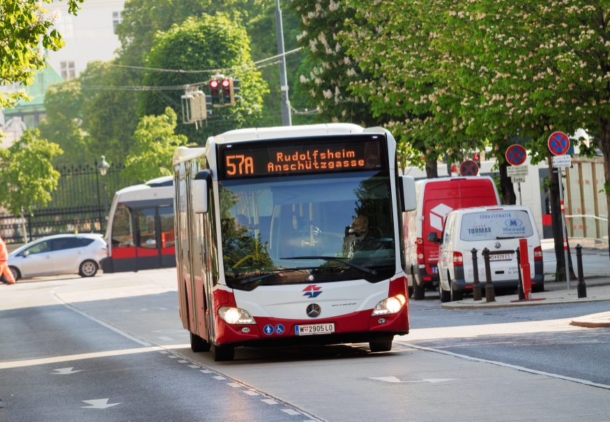 Bus Linie 57A Babenbergerstraße Richtung Rudolfsheim Anschützgasse