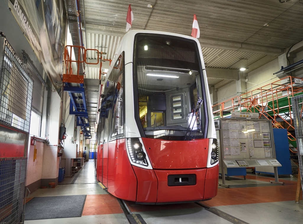 Herstellung der neuen Flexity-Straßenbahn für Wien durch die Firma Bombardier.