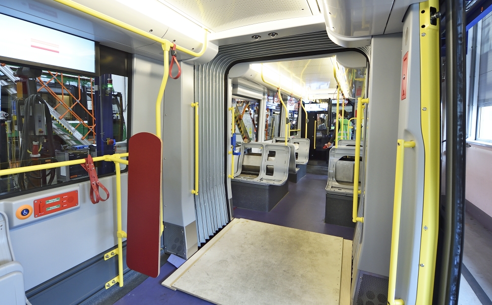 Präsentation der ersten Flexity Straßenbahn für Wien. Blick in den Innenraum.