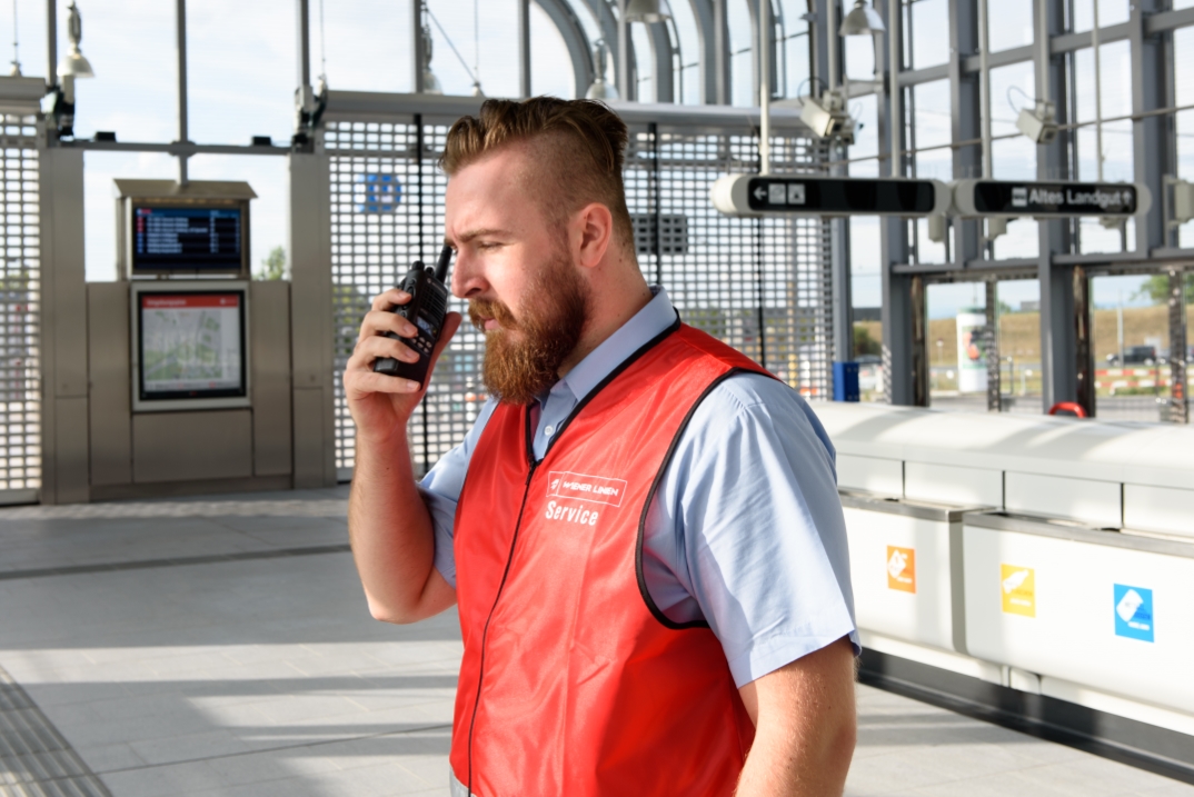 Vorbereitungen für die Eröffnung der U1 Erweiterung in der neuen Station Altes Landgut