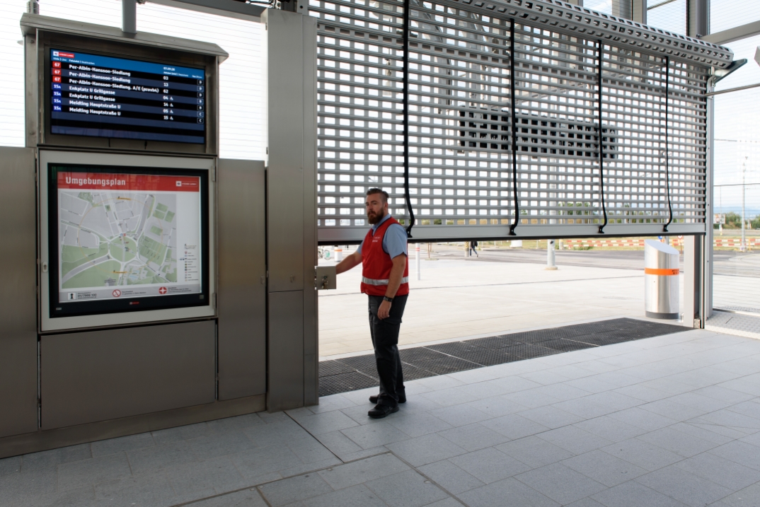 Vorbereitungen für die Eröffnung der U1 Erweiterung in der neuen Station Altes Landgut