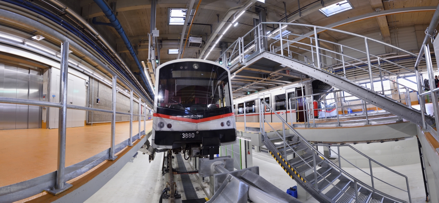 Neuer Betriebsbahnhof Heiligenstadt in Betrieb. Auf rund 24.000 m² wurden insgesamt fünf Hallen zur Wartung der Züge errichtet.