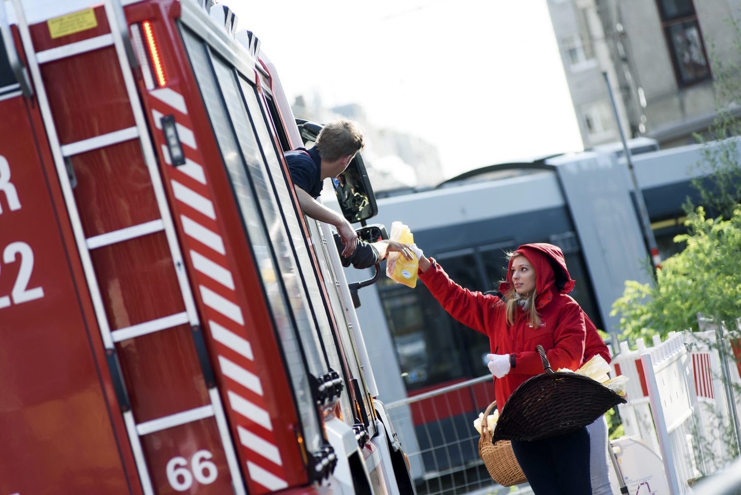 Die Linien 2, 9 und 44 sind wieder unterwegs. Alle weiteren Arbeiten am Platz folgen unter laufendem Betrieb.