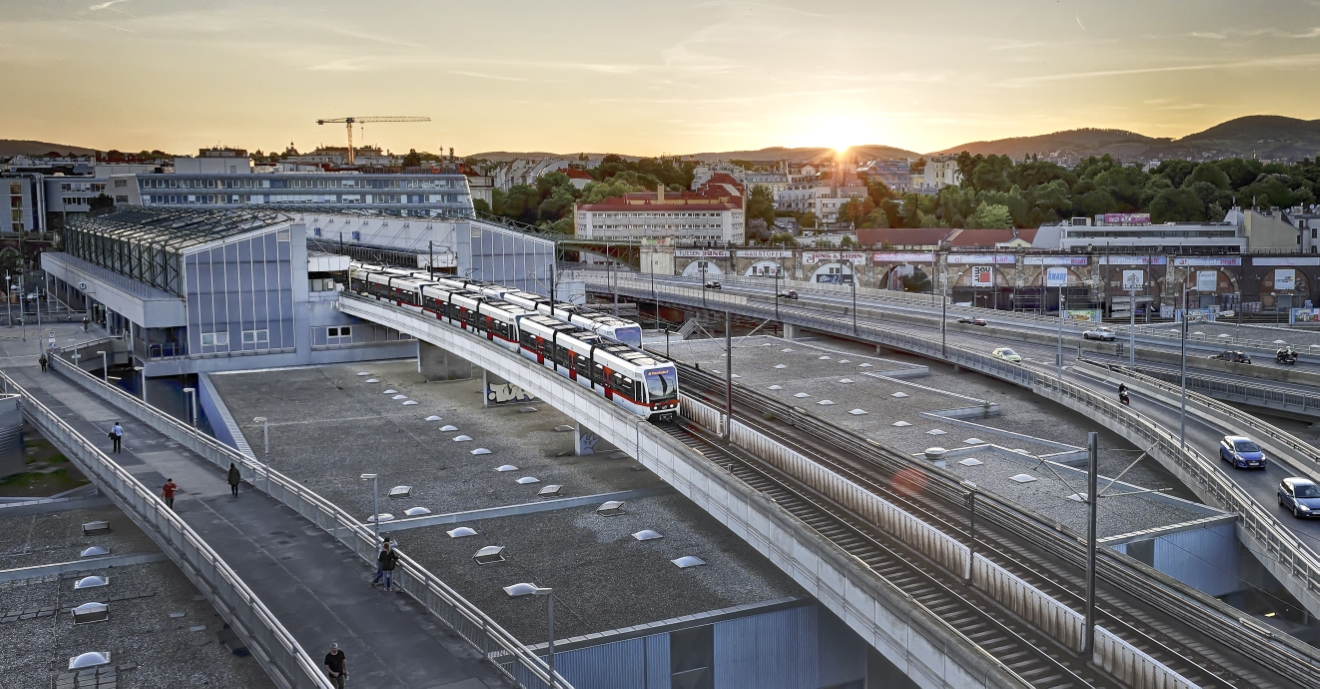 Zug der Linie U6 im Bereich der Station Spittelau