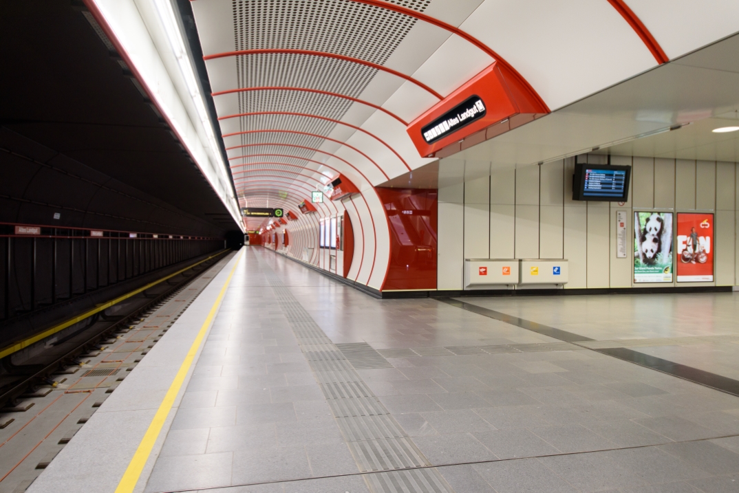 Vorbereitungen für die Eröffnung der U1 Erweiterung in der neuen Station Altes Landgut