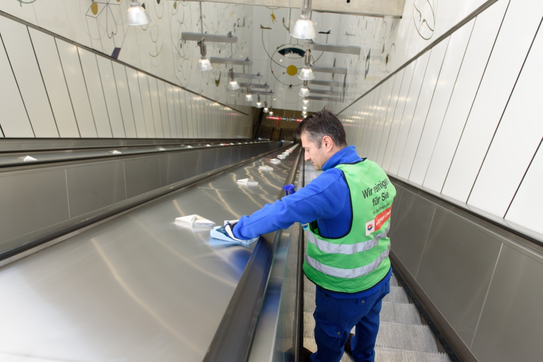 Vorbereitungen für die Eröffnung der U1 Erweiterung in der neuen Station Altes Landgut