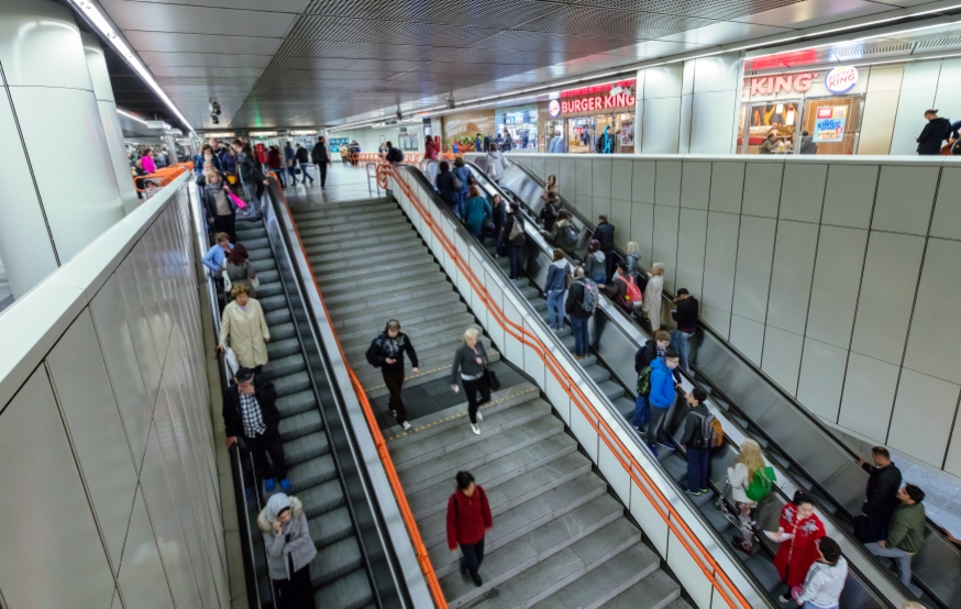 U-Bahn Passage Westbahnhof und Rolltreppen zur U3