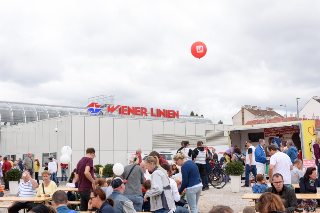 Feierlichkeiten in der neu eröffneten U1 Station Altes Landgut