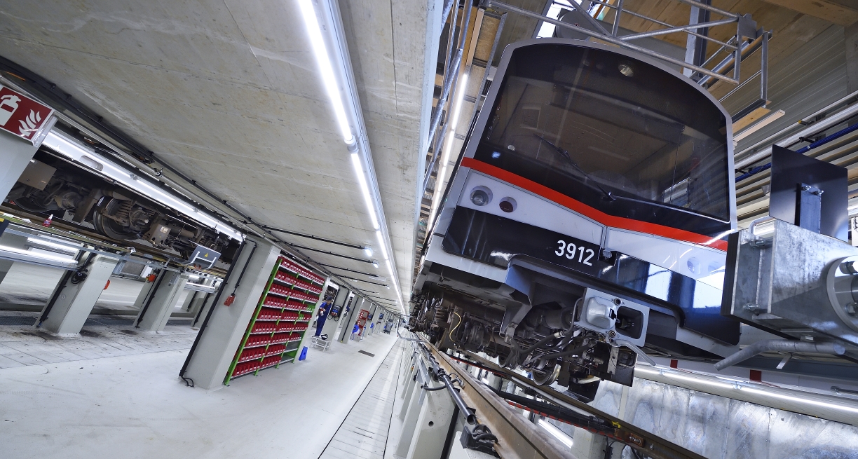 Neuer Betriebsbahnhof Heiligenstadt in Betrieb. Auf rund 24.000 m² wurden insgesamt fünf Hallen zur Wartung der Züge errichtet.