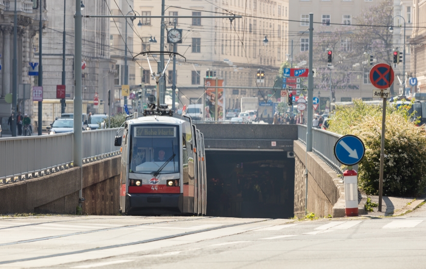 Linie 37  in der Währingerstraße Fahrtrichtung Hohe Warte