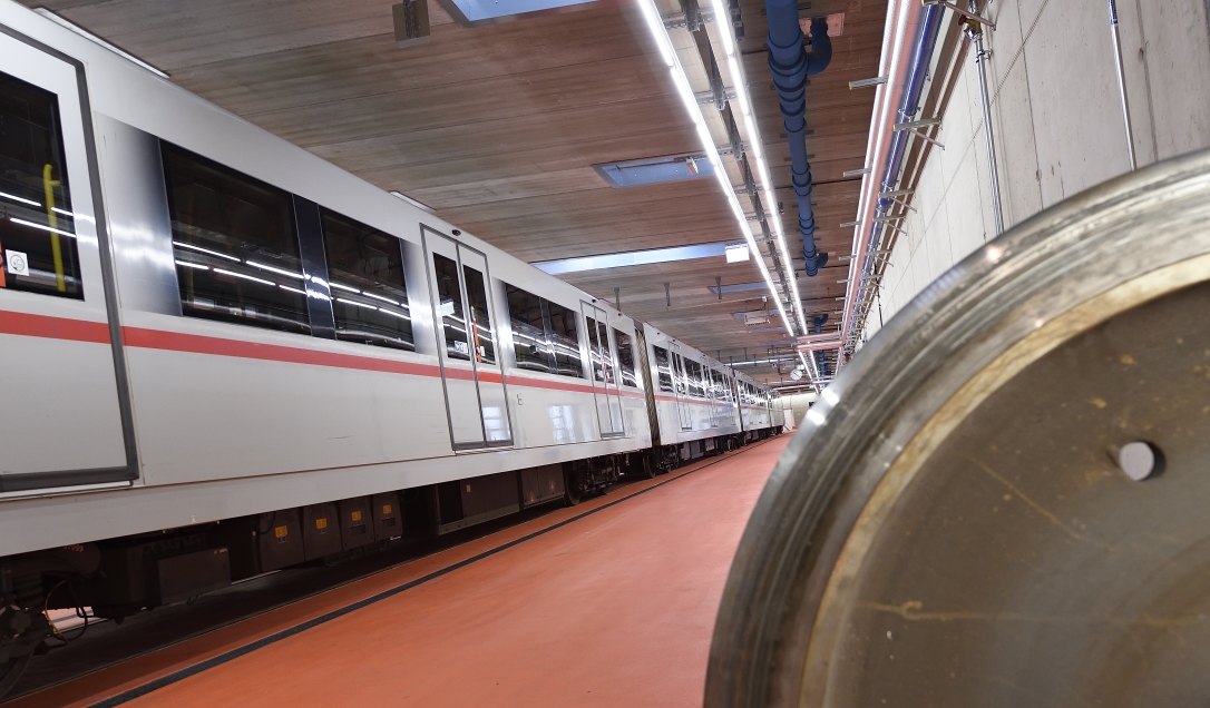 Neuer Betriebsbahnhof Heiligenstadt in Betrieb. Auf rund 24.000 m² wurden insgesamt fünf Hallen zur Wartung der Züge errichtet.