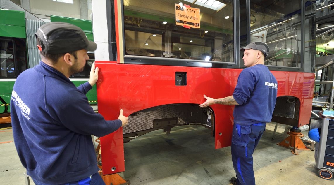 Herstellung der neuen Flexity-Straßenbahn für Wien durch die Firma Bombardier.