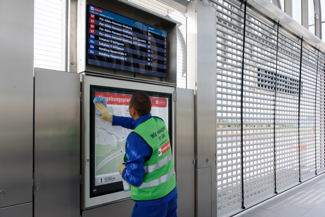 Vorbereitungen für die Eröffnung der U1 Erweiterung in der neuen Station Altes Landgut