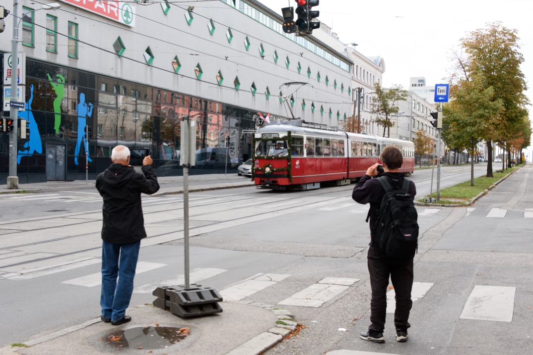 Geschmückte Strassenbahngarnitur