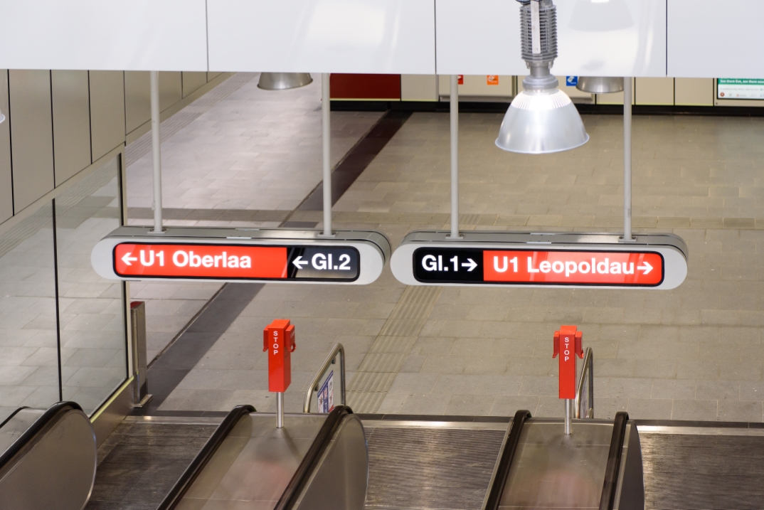 Vorbereitungen für die Eröffnung der U1 Erweiterung in der neuen Station Altes Landgut