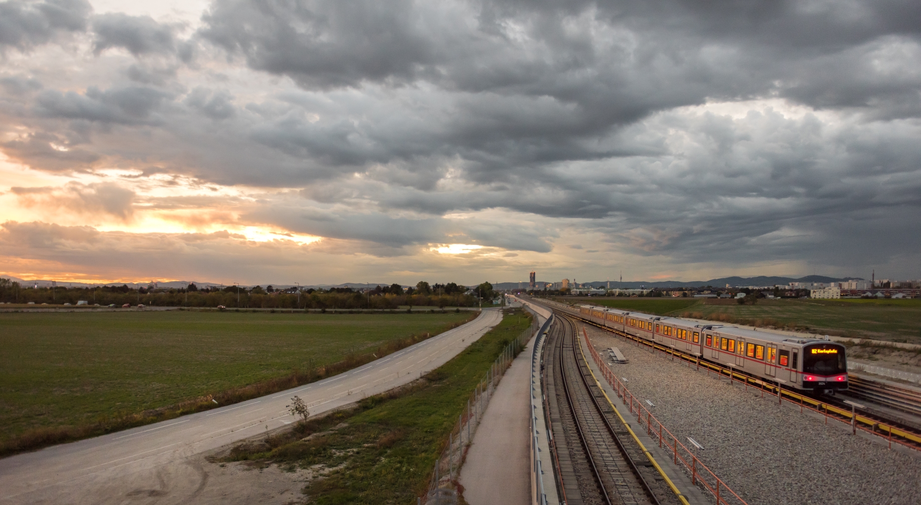 U2 kurz vor der Station Aspern Nord