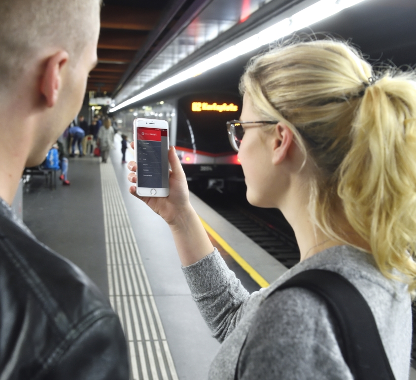 Studierende sind in Wien am besten mit U-Bahn, Bim und Bus unterwegs. Das Semesterticket kann übrigens bequem online gekauft werden.