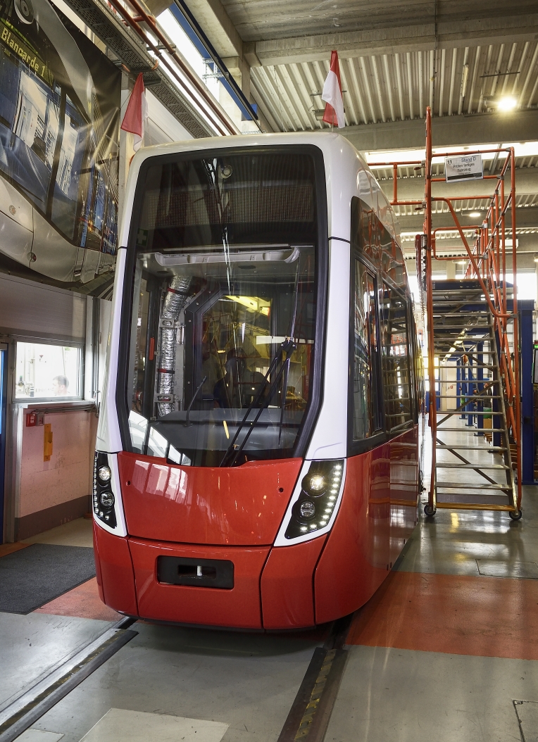 Herstellung der neuen Flexity-Straßenbahn für Wien durch die Firma Bombardier.