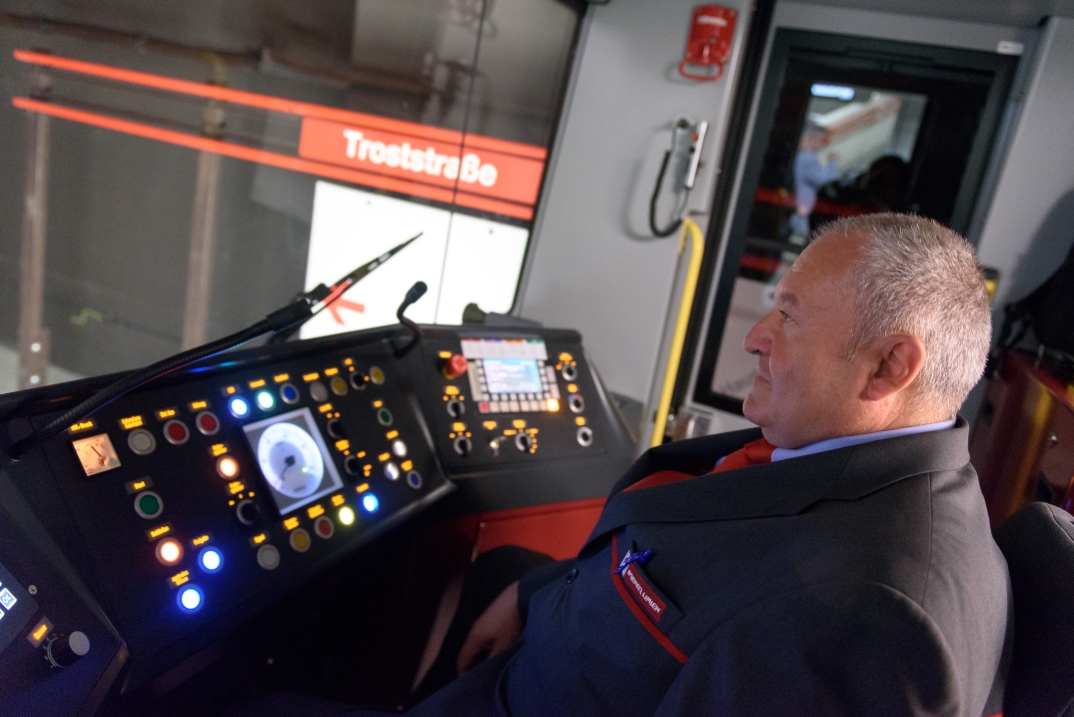 Vorbereitungen für die Eröffnung der U1 Erweiterung in der neuen U1 Station Troststrasse