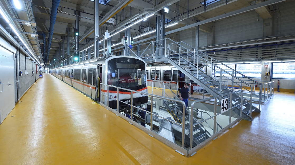 Neuer Betriebsbahnhof Heiligenstadt in Betrieb. Auf rund 24.000 m² wurden insgesamt fünf Hallen zur Wartung der Züge errichtet.