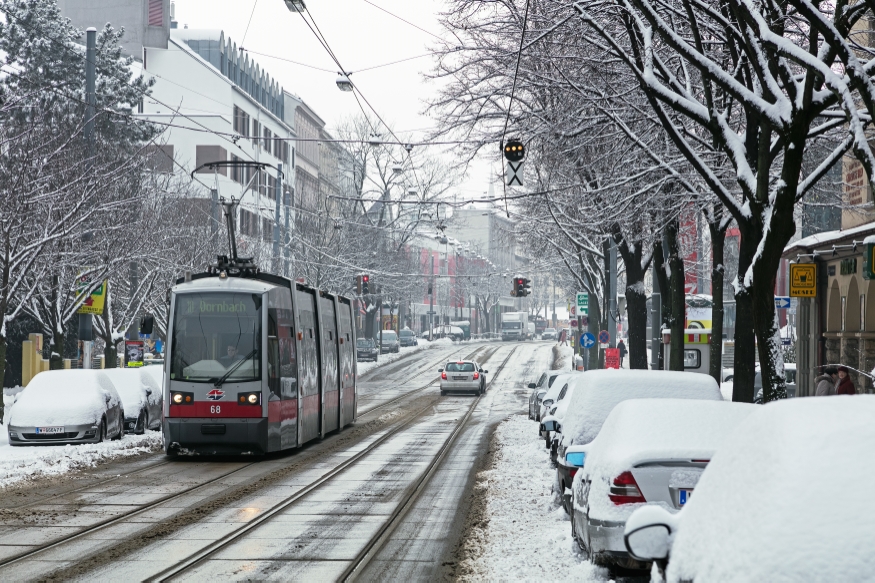 Linie 10 in der Sandleitengasse Fahrtrichtung Dornbach