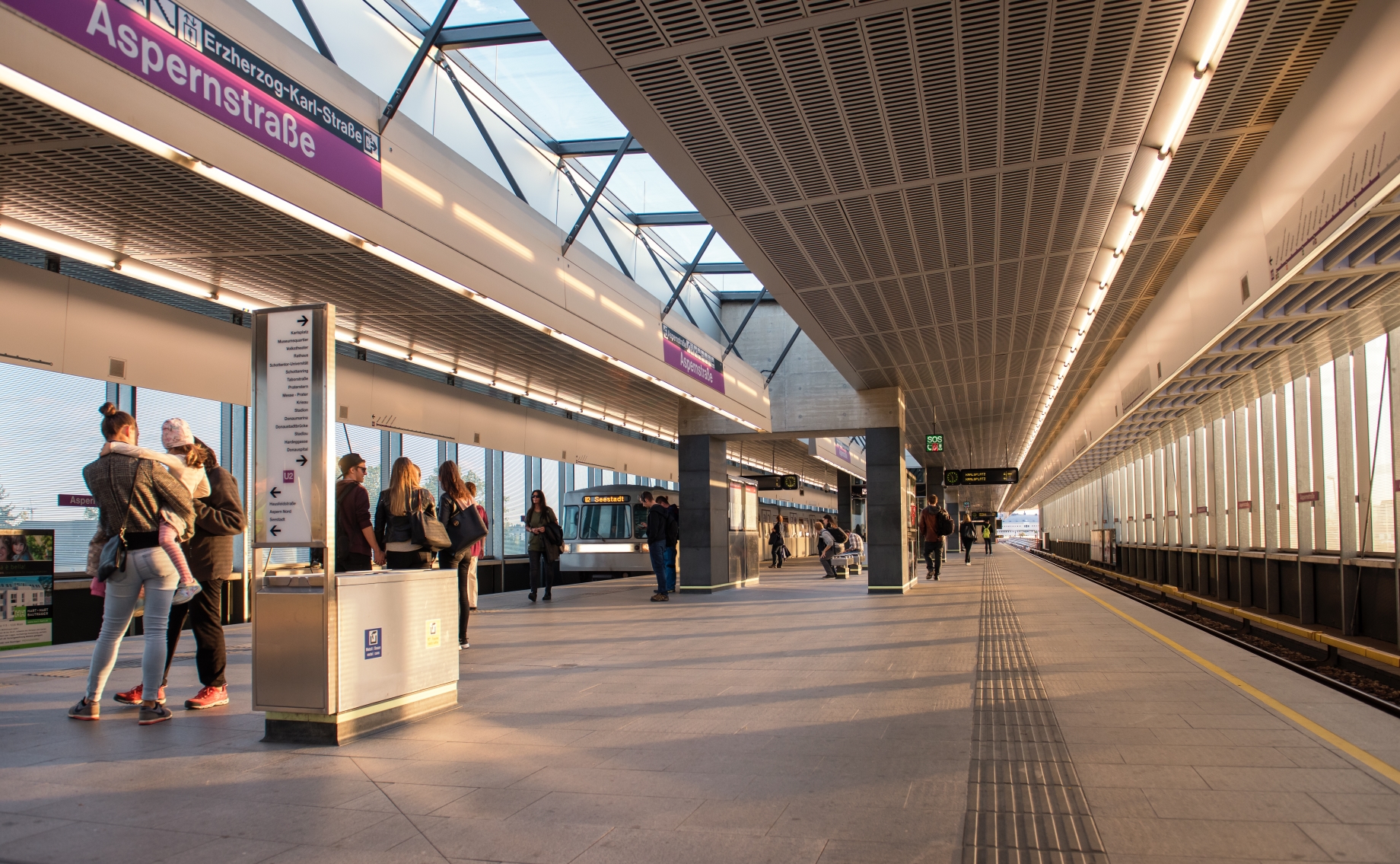 U2 Station Aspernstraße.