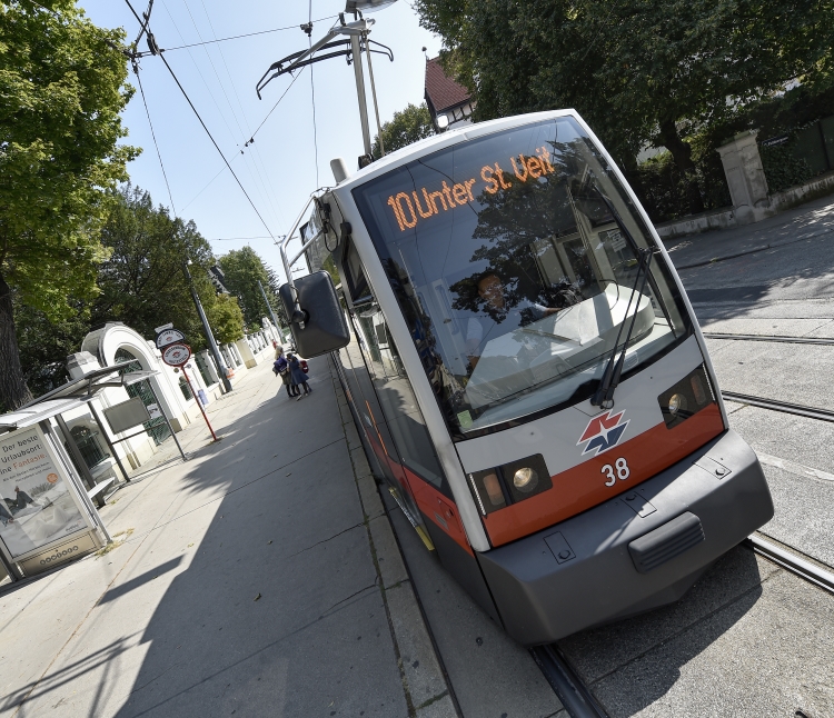 Ab 2. Sepember 2017 verkehrt die Straßenbahn der Linie 10 auf der verlängerten Strecke bis Unter St. Veit.