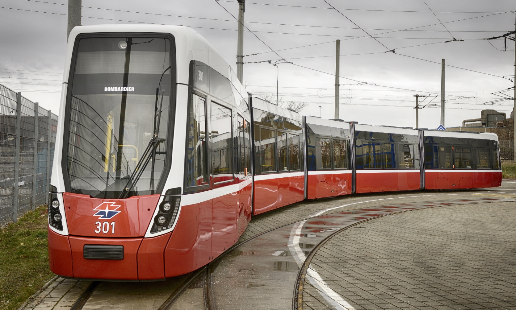 Flexity - die neue Straßenbahn für. Der erste Zug wird den Wiener Linien übergeben.