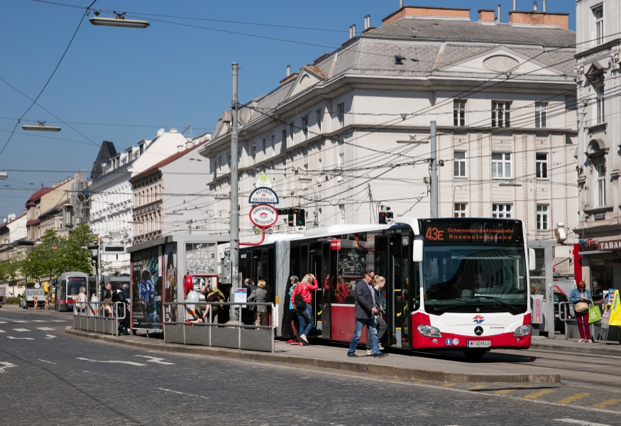 Ersatzbus Linie 43E bei der Wattgasse, Hernalser Hauptstraße